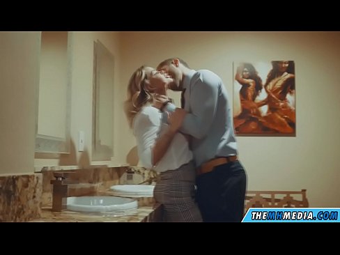 ❤️ когда грудастая блондинка соблазняет тебя в общественном туалете ️ Секс на порно сайте taxiporec.top ☑